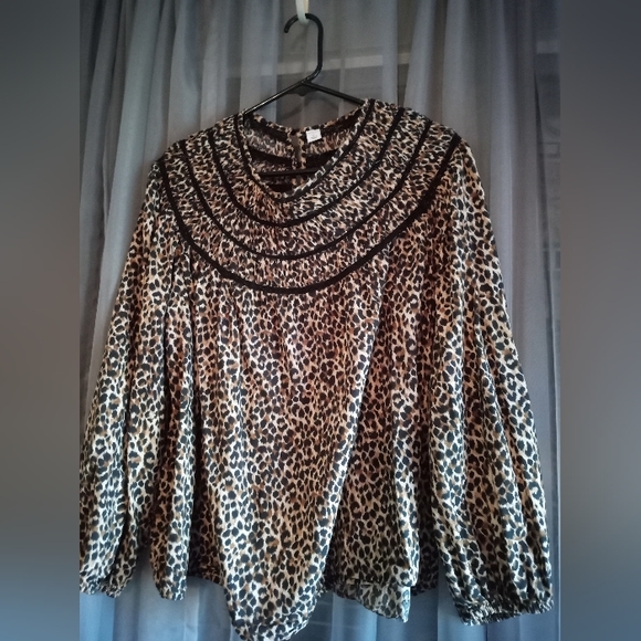 Old Navy Tops - High neck Leopard Print